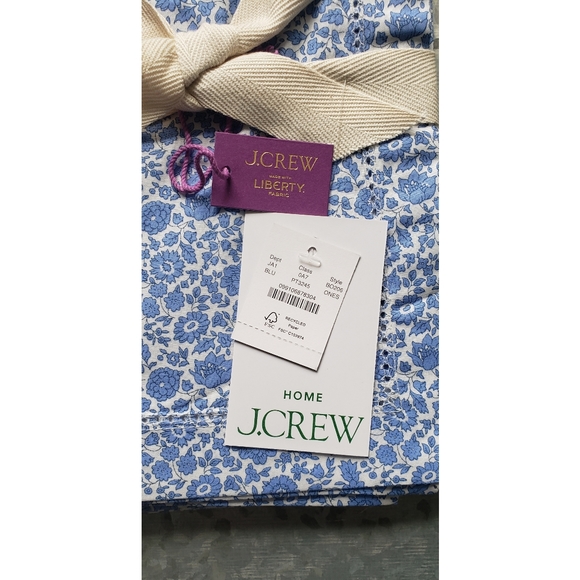 29. J.Crew Limited-edition set-of-four napkins in Liberty® fabrics - Picture 2 of 4